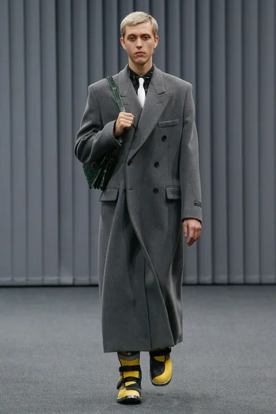 Look 9
